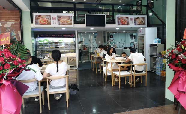一個(gè)好的冒菜加盟品牌應(yīng)該具備幾大優(yōu)勢(shì)