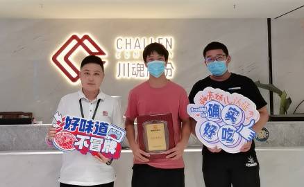 浙江的常先生經(jīng)營(yíng)著一家豬腳米線