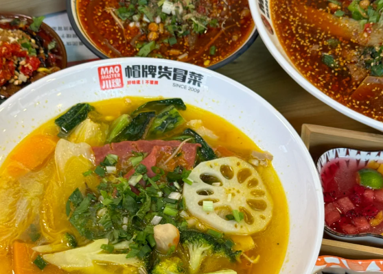 開(kāi)一家麻辣燙店大概需要多少錢(qián)，帽哥告訴你